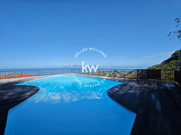 F2 Vue panoramique dans résidence avec piscine