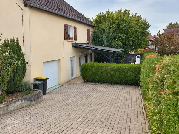 maison familiale au calme, 4 chambres et jardin arboré, proche