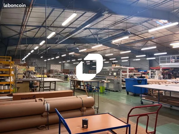 Local industriel 1 531 m²