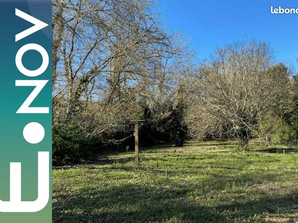 Terrain 700 m² Ares