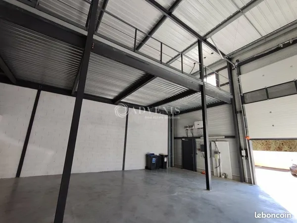 Local d'activité 109 m²