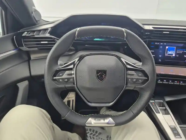 Peugeot 408 phev 225 e-eat8 — photo 16