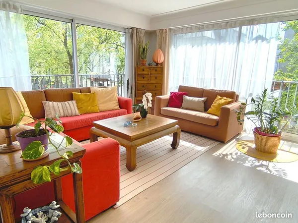 Appartement T4/T5 avec balcon, cave et ascenseur, parking sécurisé en sus possible