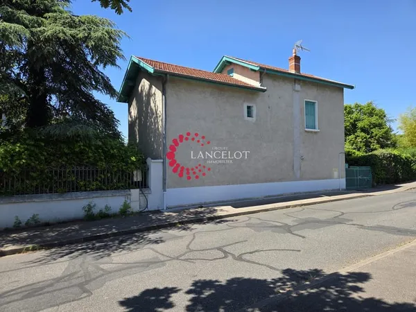 Maison ancienne à rénover sur beau terrain au calme