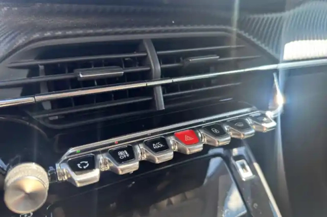 Peugeot 208 puretech 100 s&amp;s bvm6 — photo 15