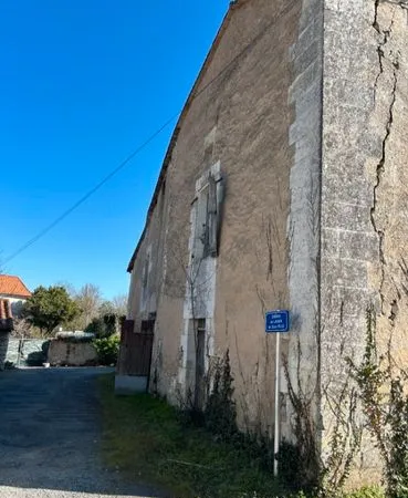 A vendre ancienne maison + terrain