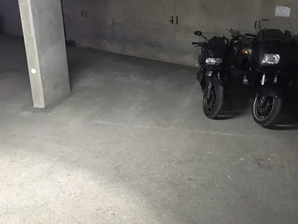 Parking rue des dames / biot