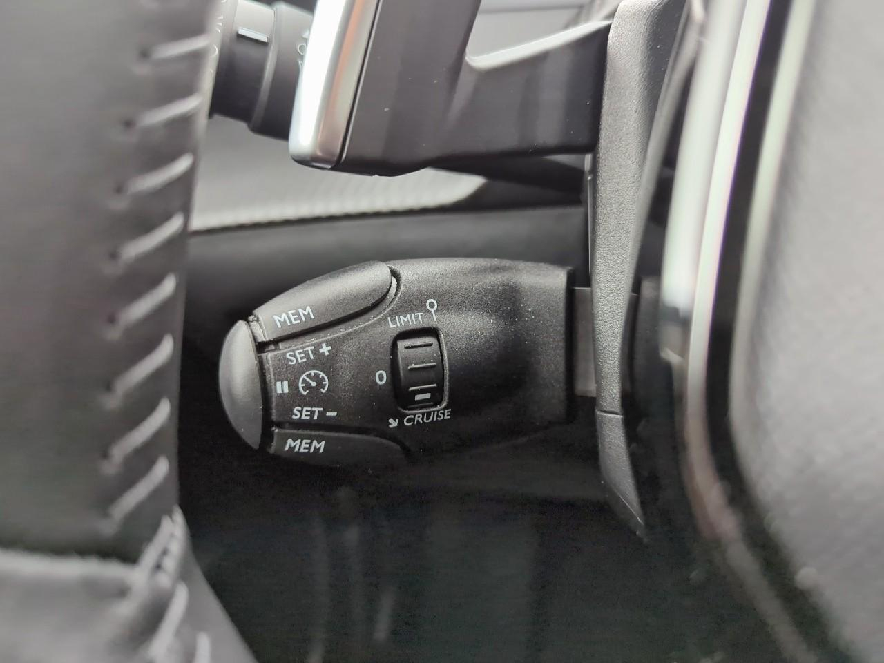 Peugeot 2008 hybrid 145 e-dcs6 allure — photo 20