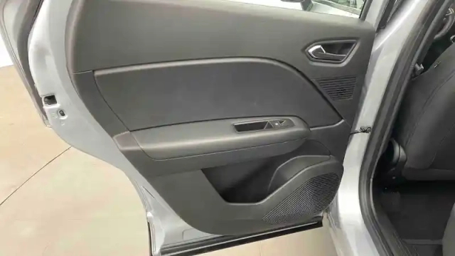 Renault Captur e-tech 145 - 21 — photo 28