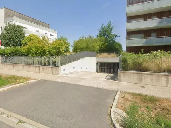 Garage et parking Location Bezannes 75€