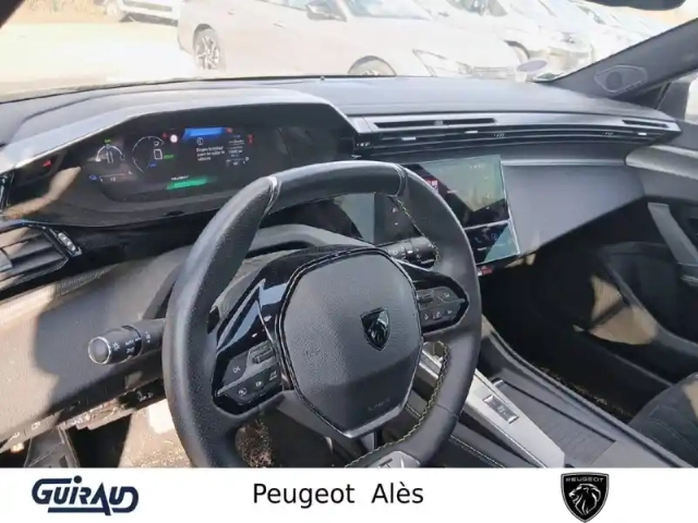 Peugeot 308 phev 180 e-eat8 — photo 42