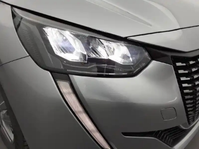 Peugeot 208 puretech 100 s&amp;s eat8 — photo 25