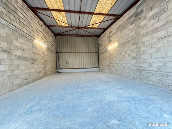 Dépôt de stockage 60m2