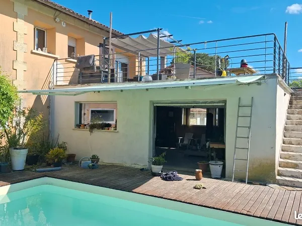 Av bâtisse 300m2 rénové 350000