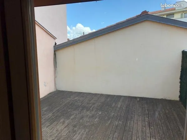 Appartement F3 de 69 m² avec terrasse et parking couvert