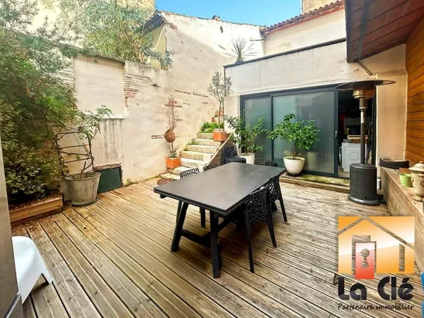 Vente maison de ville 4 à 5 chambres, cour avec jaccuzzi et ter
