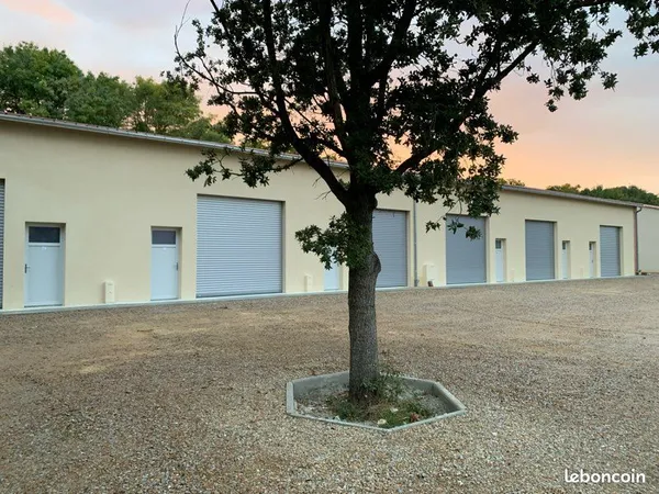 Dépôt 120 m2