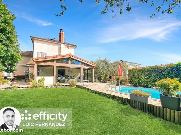 Maison 8 pièces 245 m²