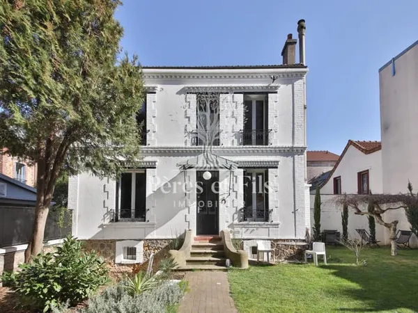 Maison familiale rare avec grand jardin, pleine de charme - Quartier Renoir-Métro