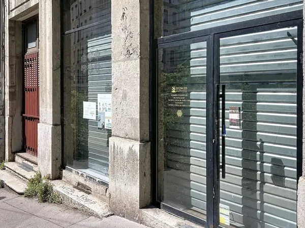 Local professionnel 2 pièces 119 m²