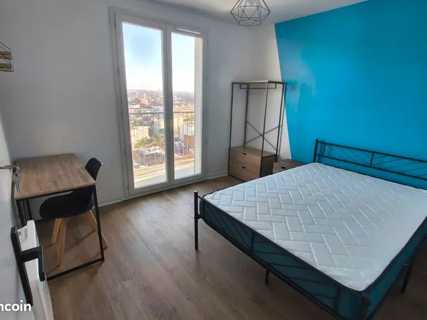Chambre en colocation - appartement entièrement rénové - Arènes