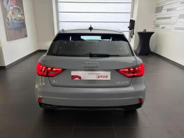 Audi A1 sportback 25 tfsi 95ch design s tronic 7 — photo 11