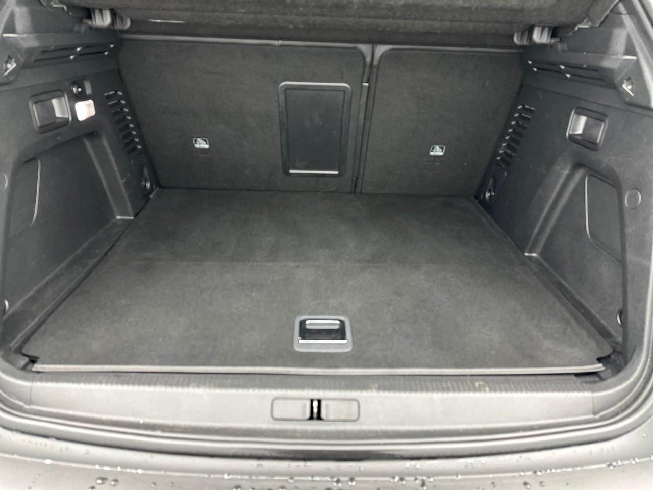 Peugeot 3008 hybrid4 300 e-eat8 gt — photo 14
