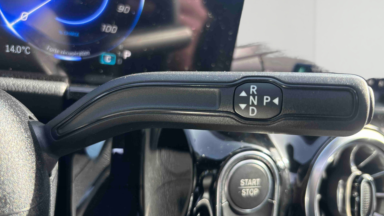 Mercedes EQA 300 4Matic — photo 19