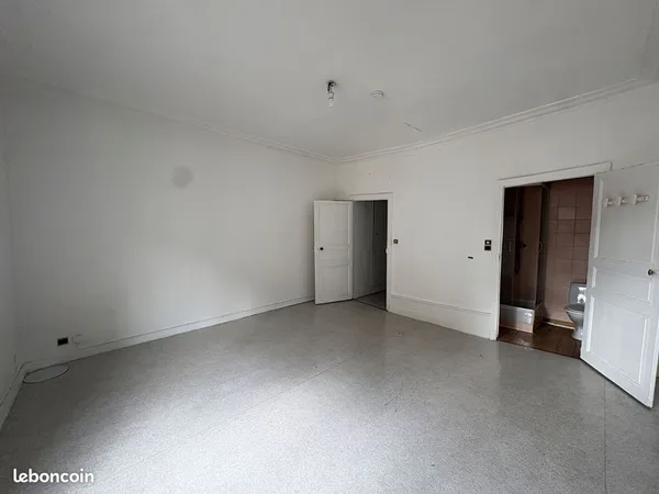 Studio 1 pièce 27 m²