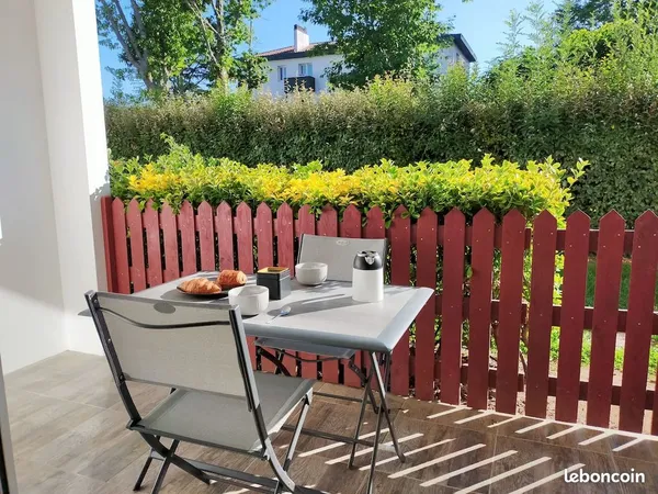 Studio meublé 20 m² - terrasse + parking - Cambo-les-Bains