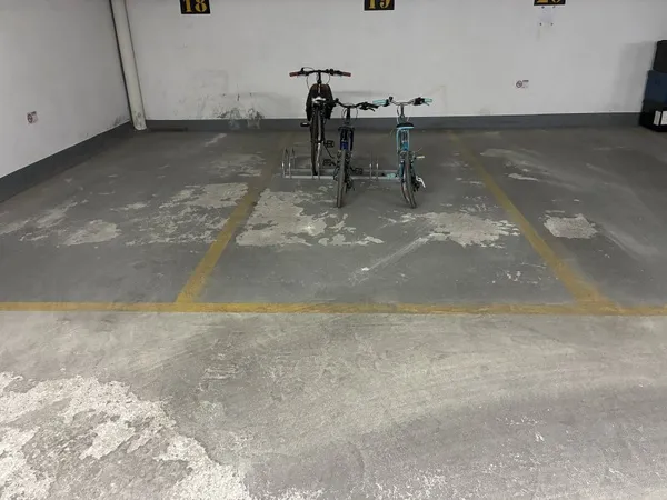 Parking Paris 15e - Métro Commerce - Croix-Nivert