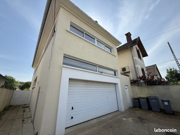 Local professionnel 183 m²