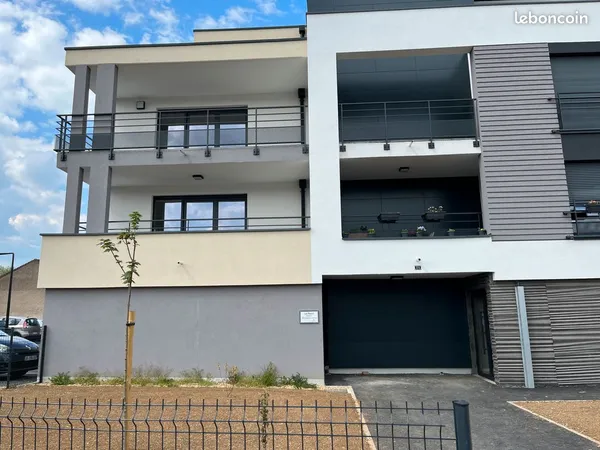 AMNEVILLE Appartement 3 pièces avec balcon et garage