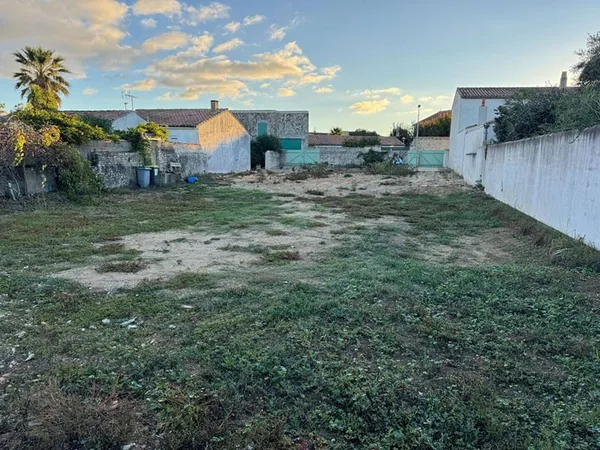 Terrain constructible 648 m²