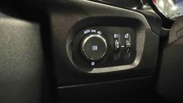 Opel Corsa 1.2 75 ch bvm5 — photo 5