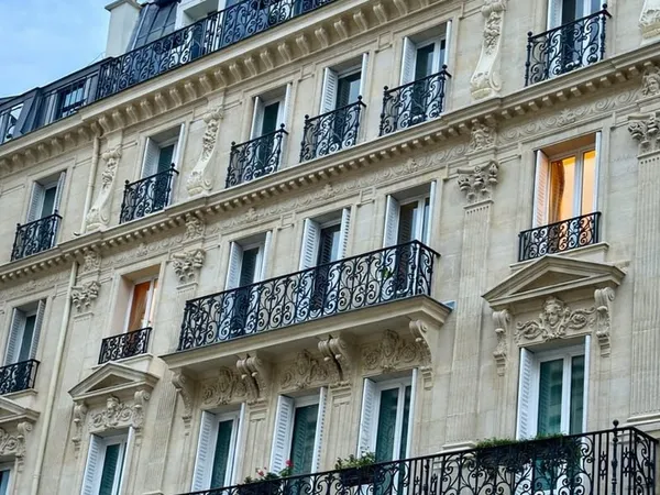 6p 184m2 75008 QUARTIER EUROPE - SAINT LAZARE