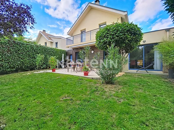 BOIS-D'ARCY Maison expo SUD-OUEST de 127 m² avec 2 suites parentales dont une en RDC