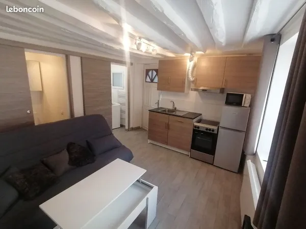 Studio meublé 20 M2, fibre électricité eau tout compris