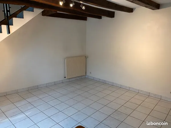 Marnay - appartement en duplex sejour + chambre-