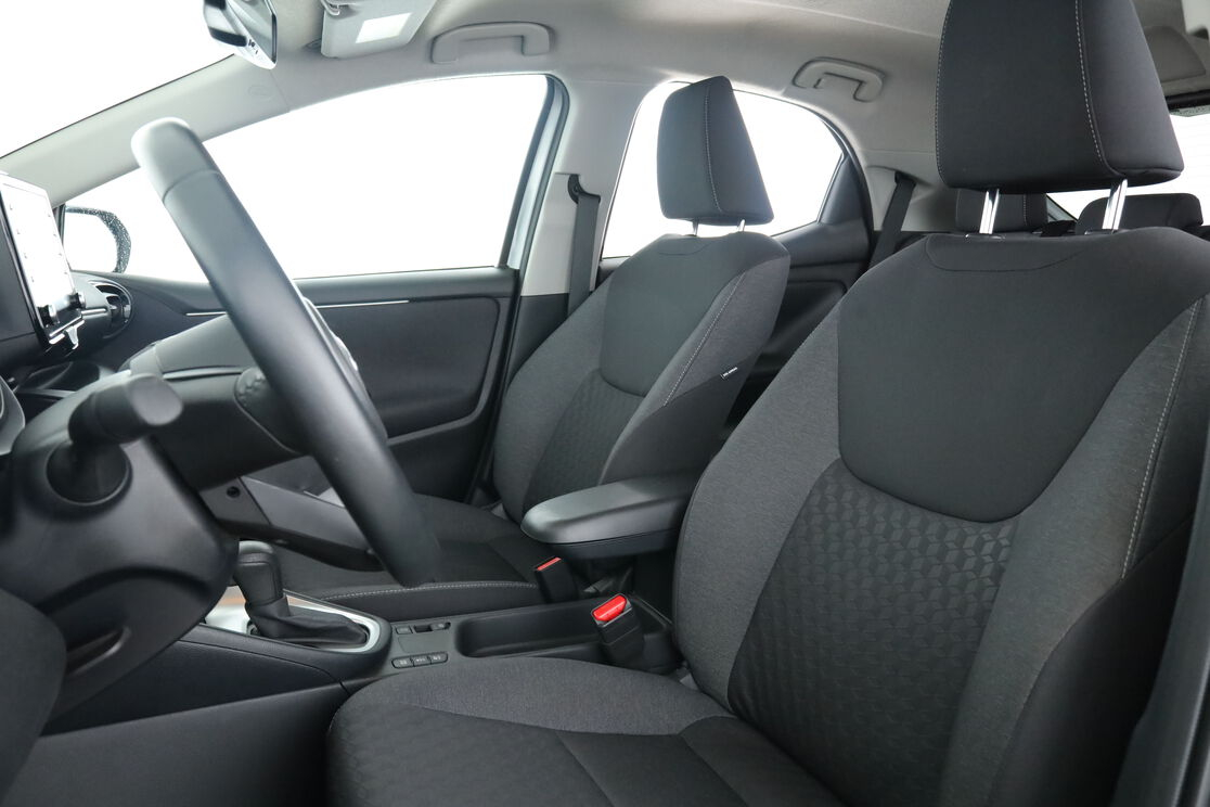 Toyota Yaris 1.5 Hybrid Design — photo 9