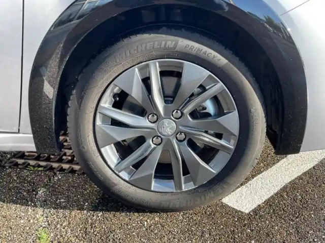 Peugeot 208 e- 136ch allure pack — photo 5