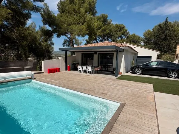 Maison contemporaine avec piscine et vue dégagée Allauch secteur Vallon vert