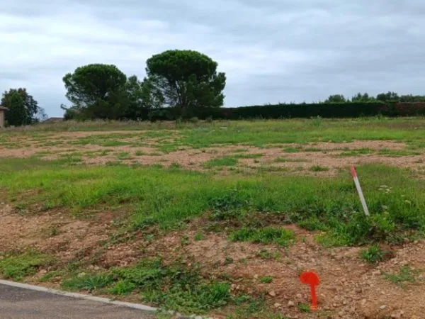 Terrain 869 m²