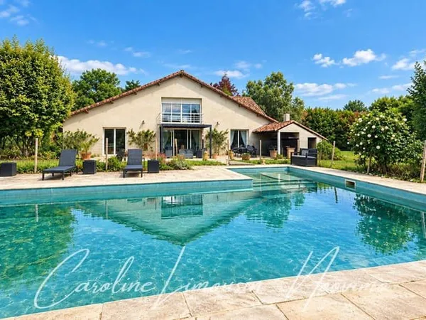 Maison 7 pièces 338 m²