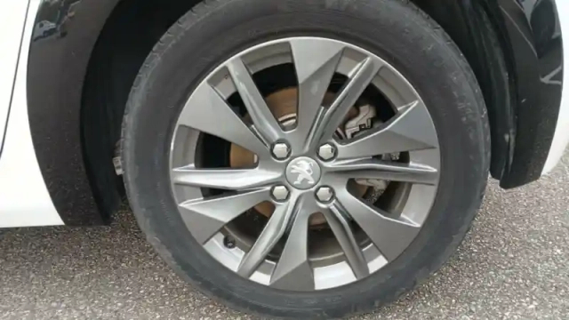 Peugeot 208 electrique 50 kwh 136ch — photo 51