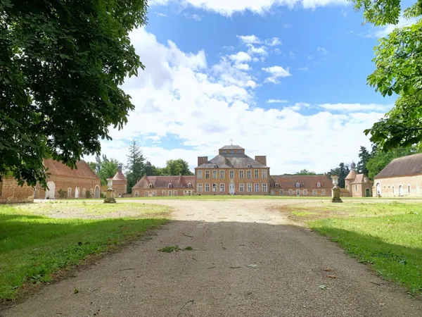 Château palladien classé, cour 6 communs, parc 15 ha pièce d'eau