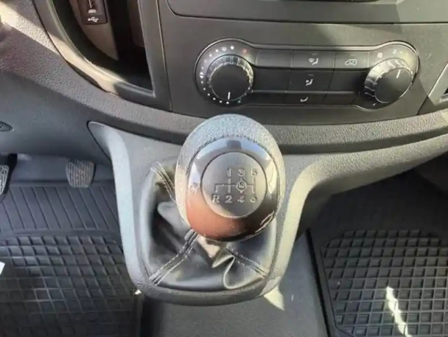 Mercedes Vito fourgon 114 cdi long bvm6 rwd — photo 12