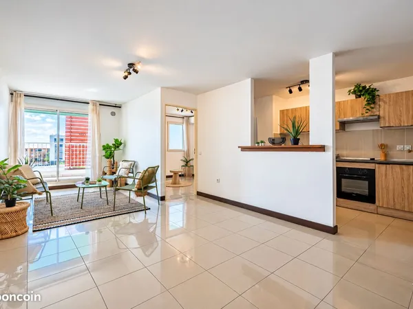 T3 de 59 m² fraîchement rénové avec terrasse vue montagne - Vide et entièrement équipé