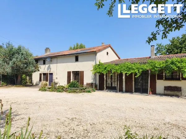 Propriété de caractère avec potentiel de gîte et piscine