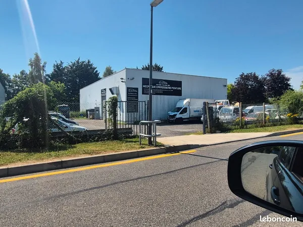 Idéal investisseurs / batiment divisé en 4 cellules louées